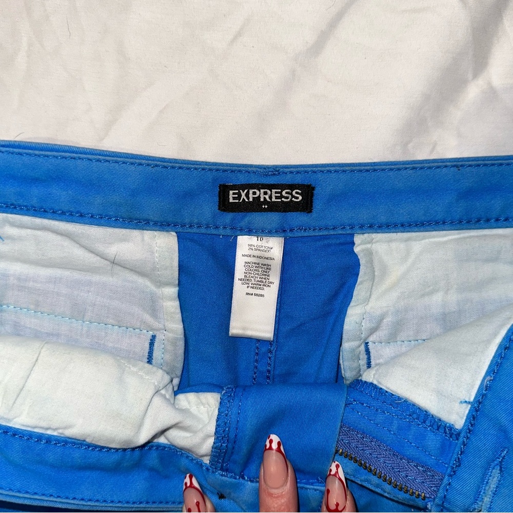 Express Shorts - Picture 2 of 3